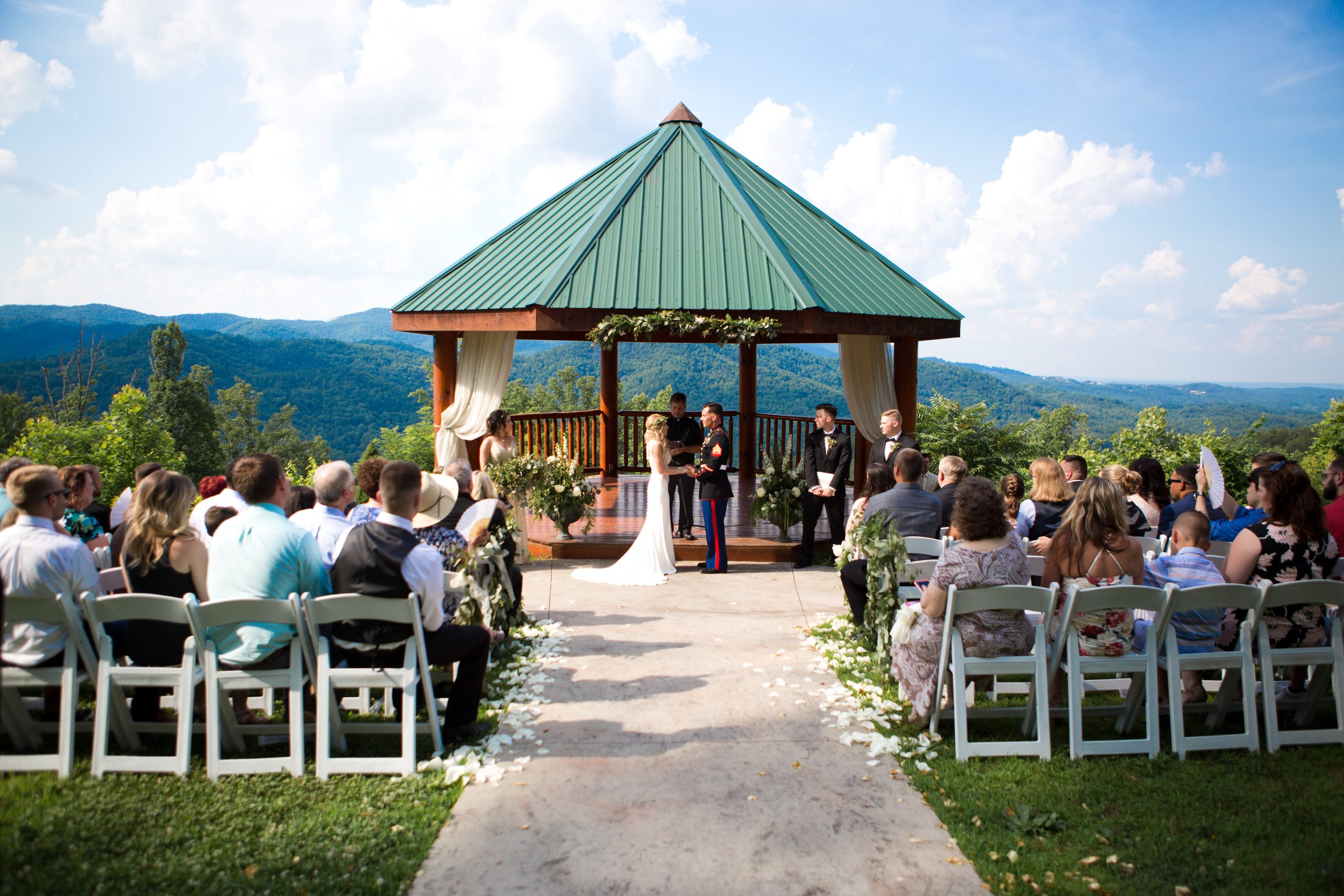 The Lodge at Brother’s Cove is the ideal place to host a Smoky Mountain wedding. Located on the 450-acre Brother’s Cove Resort in Pigeon Forge, TN, the Lodge is perfectly situated amidst the stunning natural beauty the Smokies are known for.